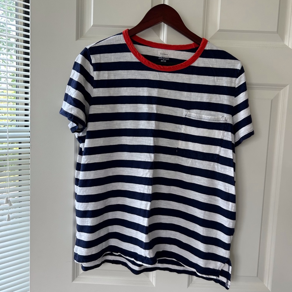 Old Navy t-shirt
